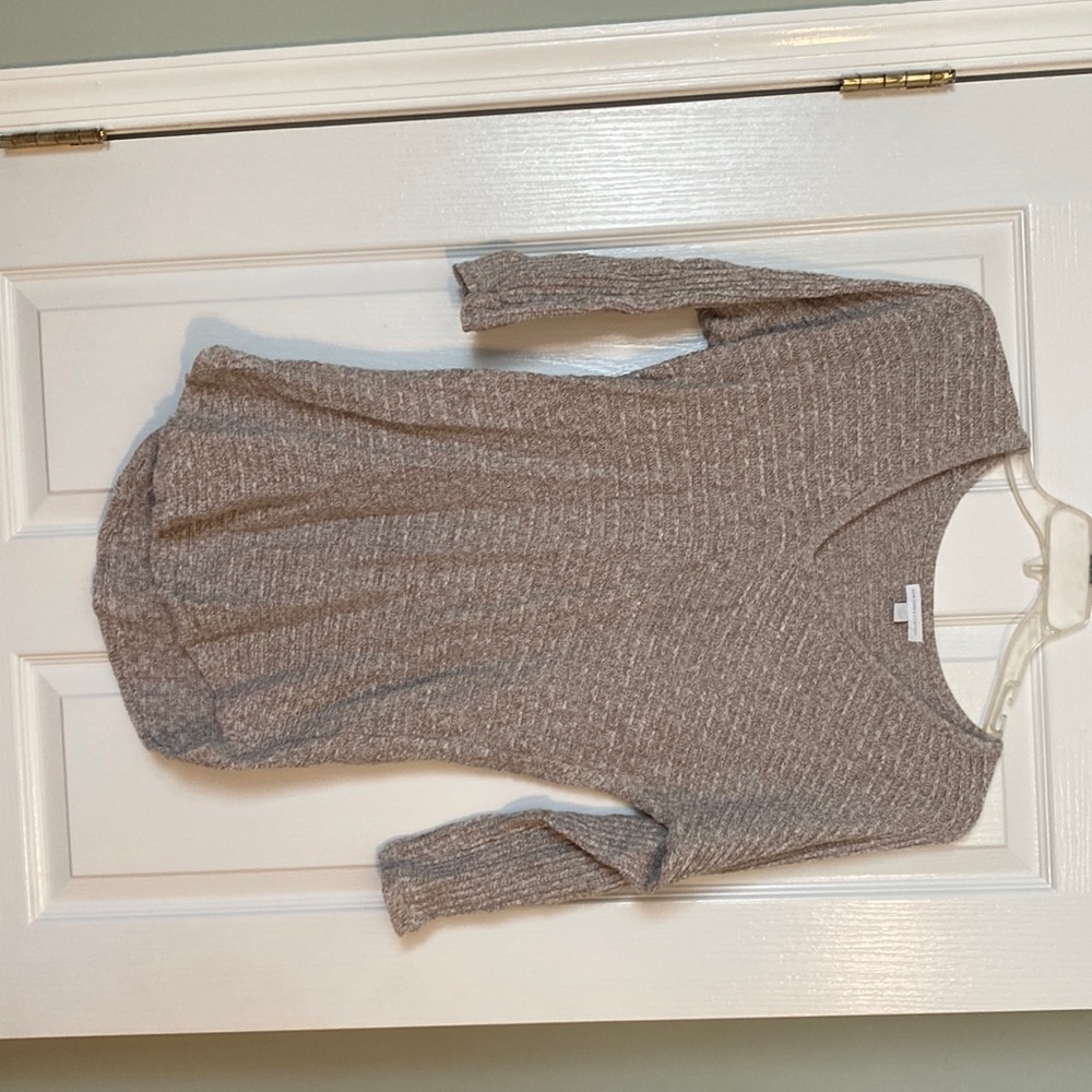 Women’s quarter sleeve sweater